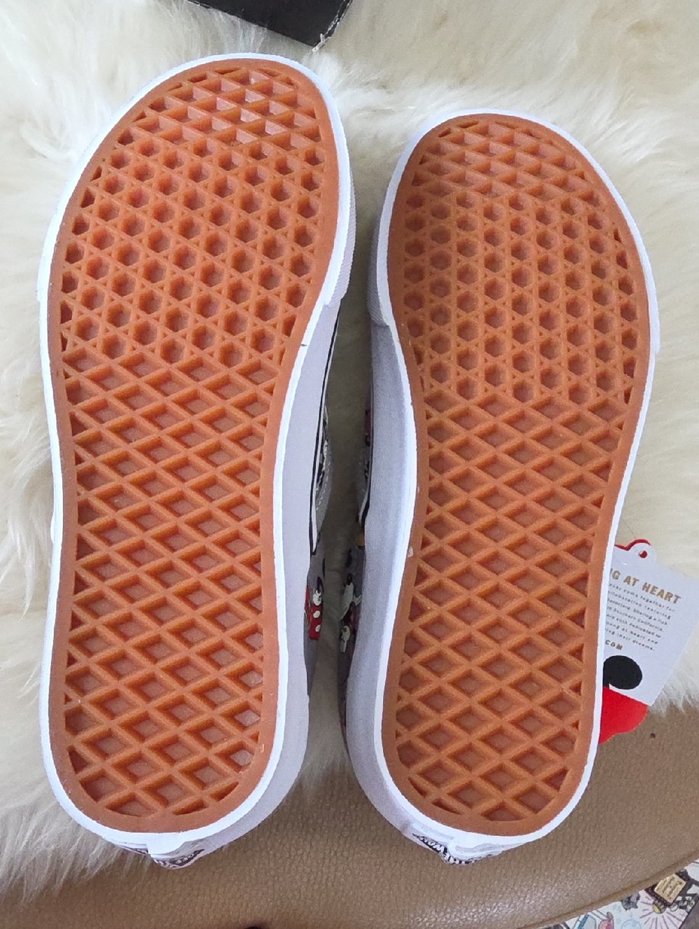 Adorable NWT IOB Disney Vans Mickey Mouse Gray Skater Slip-ons π©Άπβ€οΈ - Picture 10 of 16